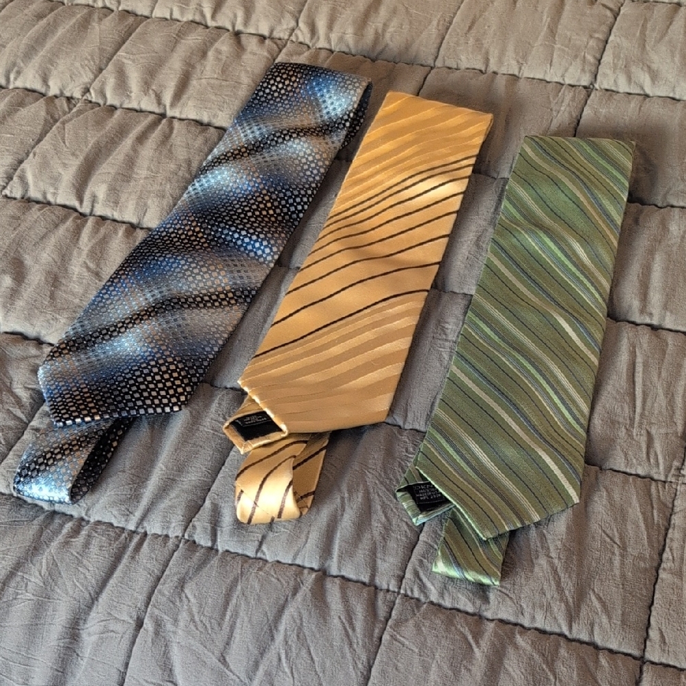 Elegant Men's Tie Set - Black, Gold, and Green